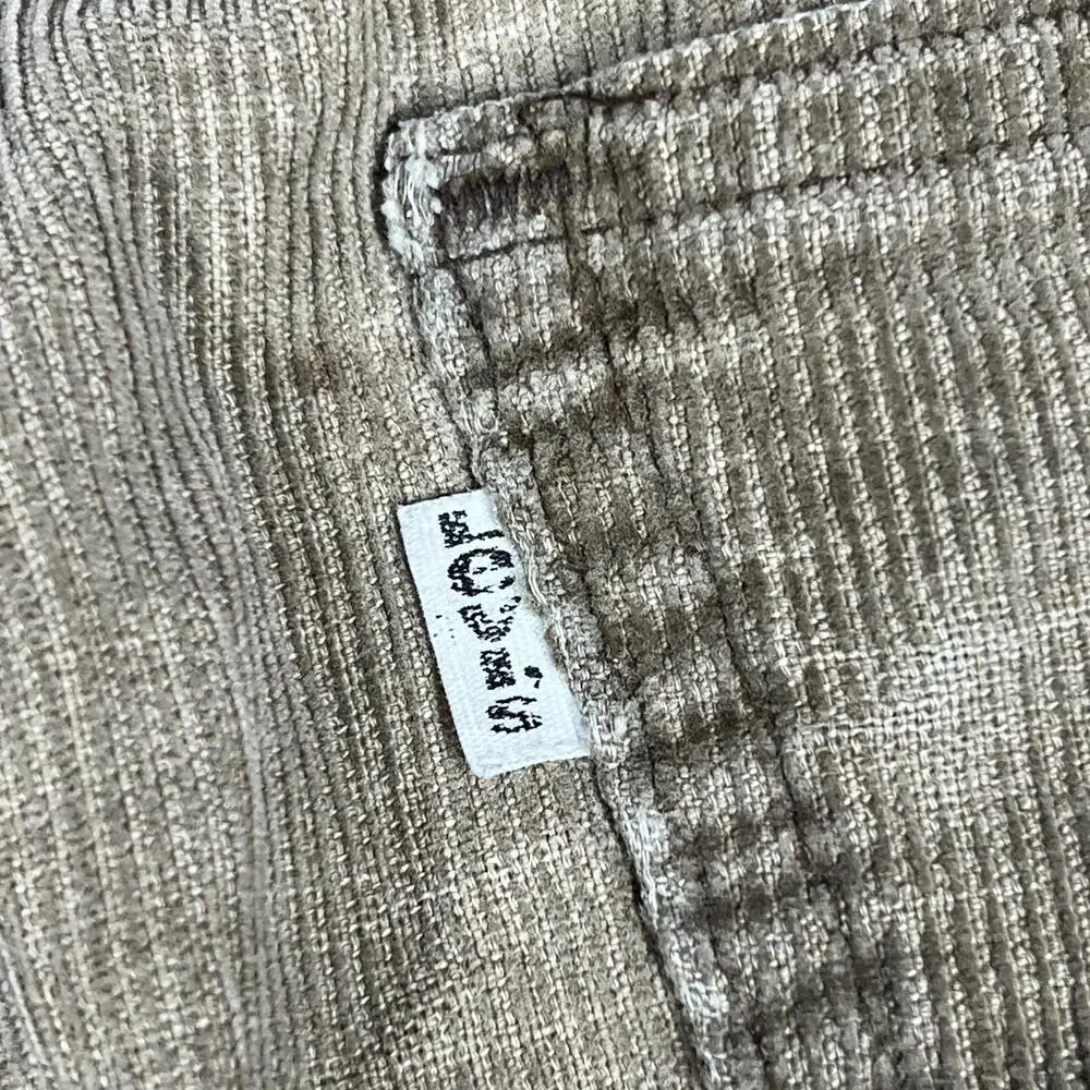Vintage Levis Shorts Unisex Adults 31 Beige Corduroy Cut-Off Relaxed Fit Worn